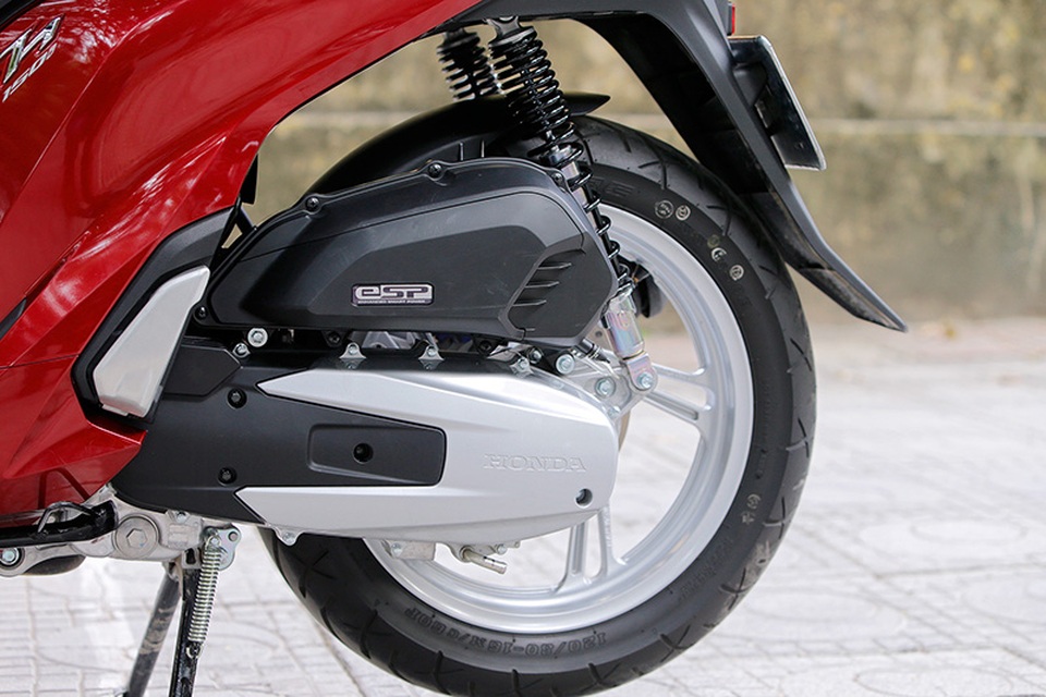 Honda SH 125i/150i mới có gì đáng tiền? - 4
Vành xe 16 chấu kép xoắn