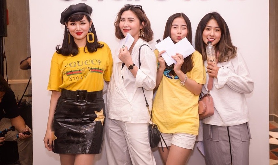 Tâm Tít tái xuất xinh đẹp sau “khẩu chiến” với Maya về “người thứ 3” - 4 Sau những ồn ào trên trang cá nhân, Tâm Tít chia sẻ, cô phải để tâm vì Maya có tiểu sử liên quan đến những người đã lập gia đình. Cô còn khẳng định lên tiếng chỉ để bảo vệ tổ ấm hạnh phúc hiện tại của mình. Trước đó, Tâm Tít thường chia sẻ những khoảnh khắc lãng mạn, tình tứ như thuở mới yêu của hai vợ chồng khiến nhiều người ghen tị.