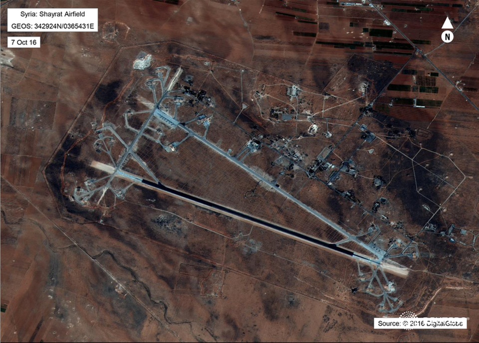 Syria thông báo có người chết trong vụ tấn công bằng tên lửa của Mỹ - 1
Ảnh vệ tinh cho thấy căn cứ không quân Shayrat (Ảnh: Reuters)