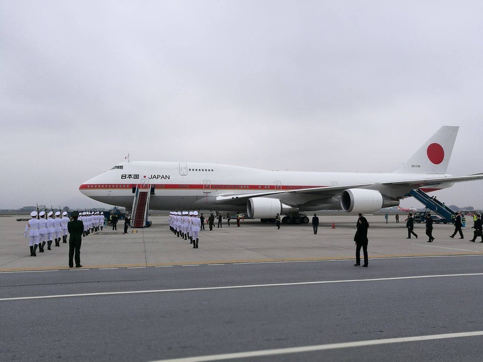 Thủ tướng Nhật Bản Shinzo Abe đến Hà Nội - 8
Chuyên cơ chở Thủ tướng Nhật Bản Shinzo Abe hạ cánh xuống Sân bay Quốc tế Nội Bài lúc 13h15 hôm nay, 16/1.
