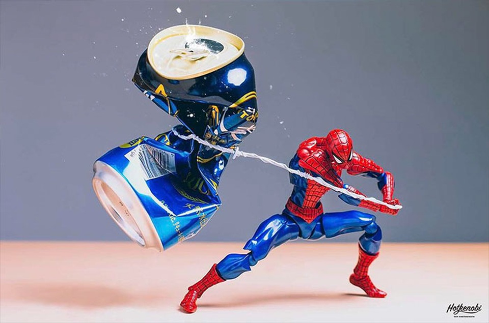 Bật cười với bộ ảnh hài hước về các siêu anh hùng - 13 Người Nhện Spider Man ra đòn.