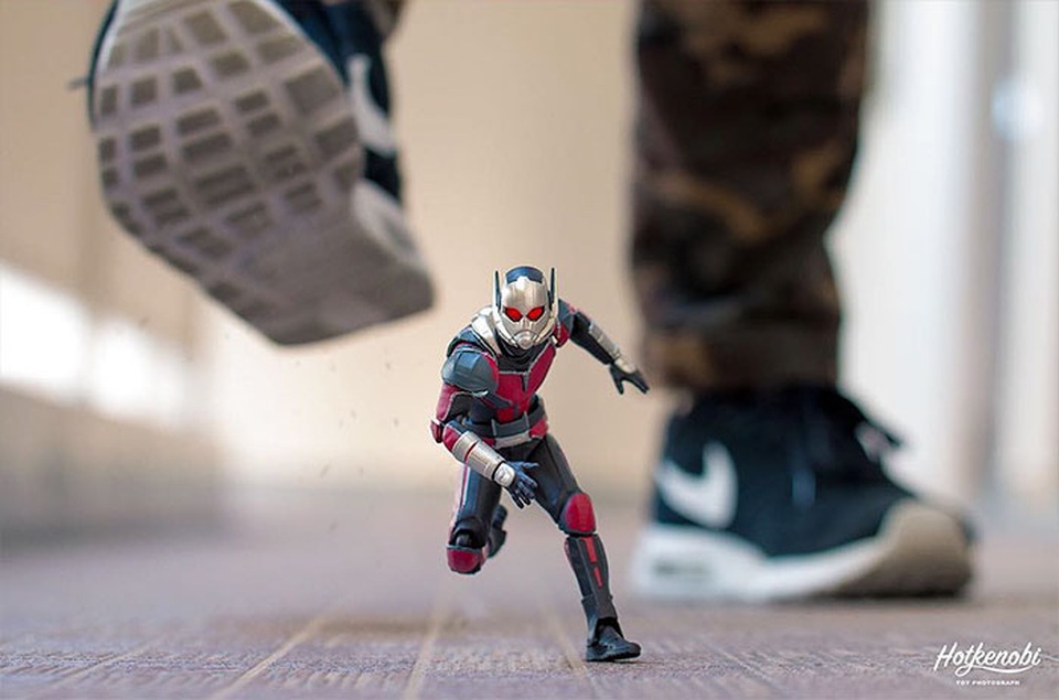 Bật cười với bộ ảnh hài hước về các siêu anh hùng - 5 Người Kiến Ant Man và cuộc rượt đuổi ngoạn mục.