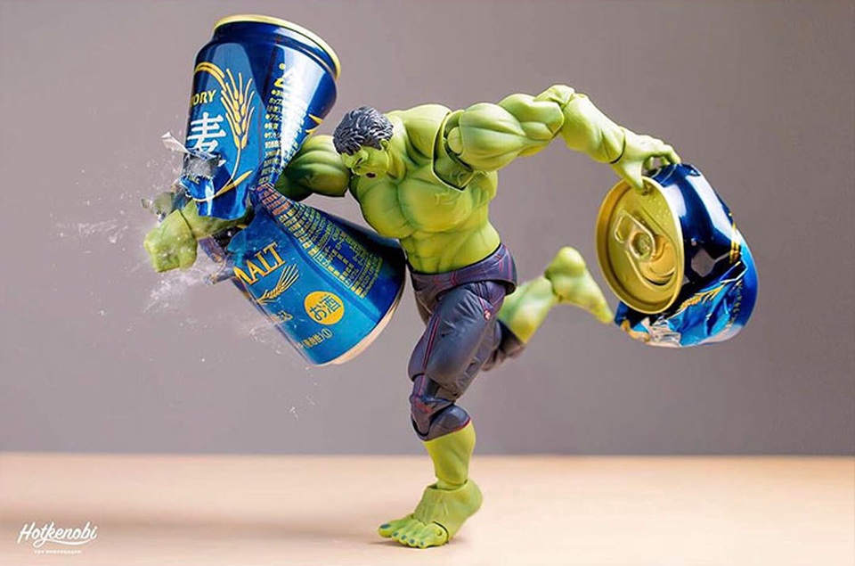 Bật cười với bộ ảnh hài hước về các siêu anh hùng - 4 Người khổng lồ xanh Hulk và cú đấm thép.