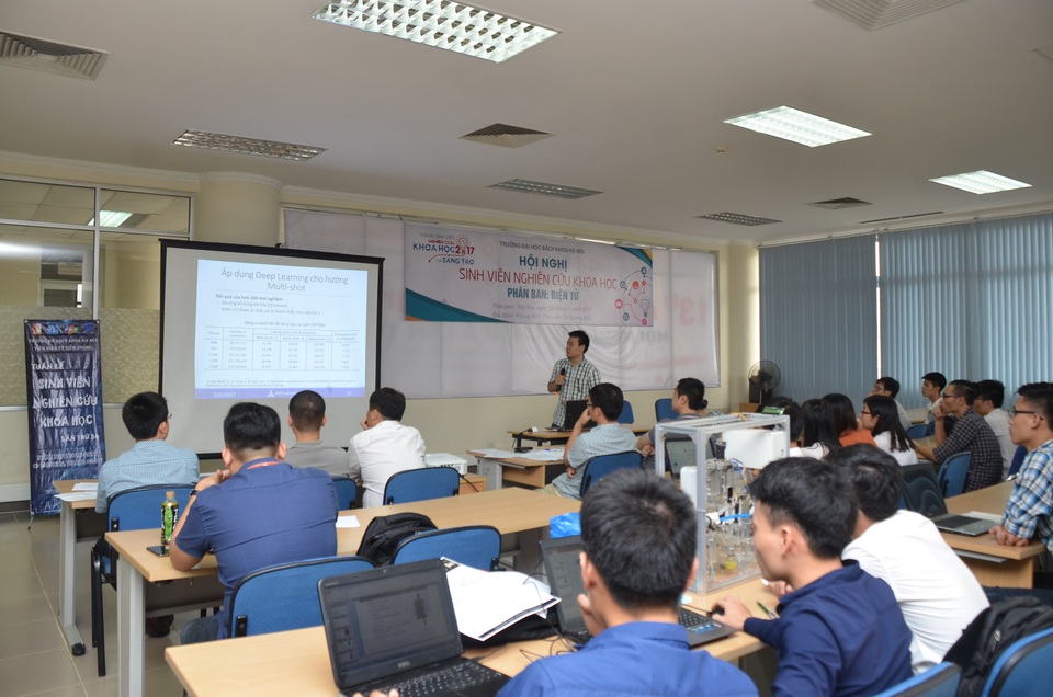 Nhiều ý tưởng sáng tạo trong ngày hội nghiên cứu khoa học của sinh viên - 1
Nhiều sinh viên tự tin thuyết trình trước các Hội đồng giám khảo.