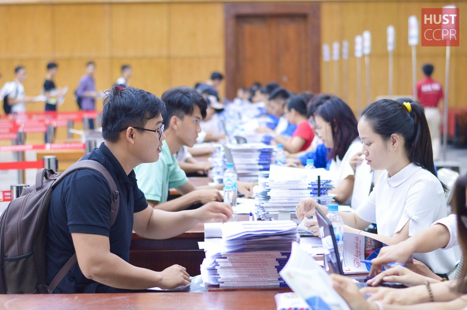 4 chàng trai Olympic quốc tế cùng nhập học vào ĐH Bách khoa Hà Nội - 2
Các tân sinh viên nhập học vào trường ĐH Bách khoa Hà Nội ngày 14/8