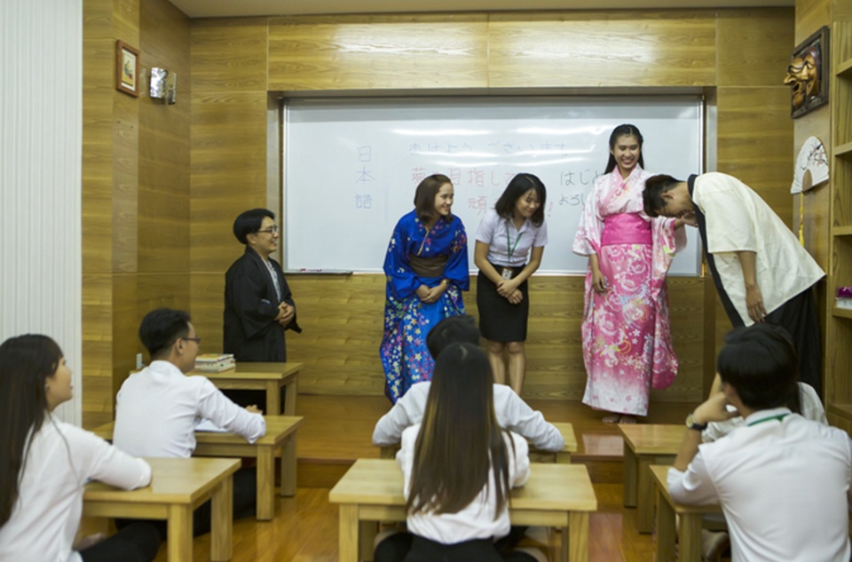 Học khối ngành dịch vụ để đón đầu xu thế việc làm - 2 Hoạt động học tập thực tế mang lại nhiều trải nghiệm thú vị cho sinh viên trường Cao đẳng Vạn Xuân.