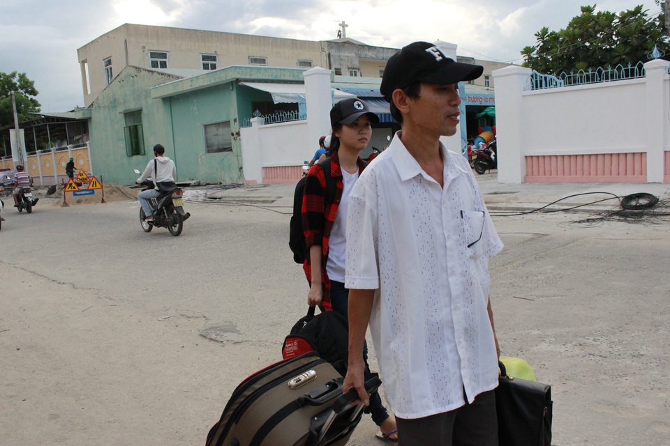 Tân sinh viên chật vật tìm phòng trọ - 1 Phụ huynh cùng tân sinh viên rất vất vả để tìm phòng trọ