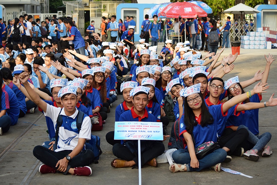 TPHCM: 4.000 sinh viên tình nguyện “chốt” tại các điểm thi THPT quốc gia - 1 Như mọi năm, sinh viên tình nguyện tham gia chương trình tiếp sức mùa thi có buổi ra quân hào hứng