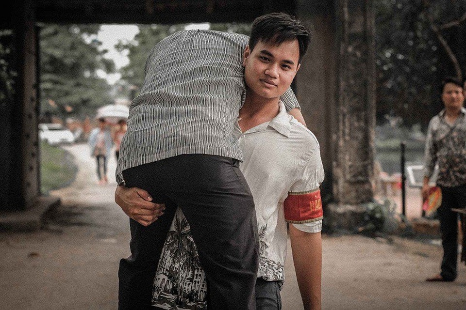 Thú vị bộ ảnh kỷ yếu phong cách thập niên 80 của sinh viên cảnh sát - 10 Thú vị bộ ảnh kỷ yếu phong cách thập niên 80 của sinh viên cảnh sát - 10