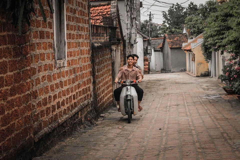 Thú vị bộ ảnh kỷ yếu phong cách thập niên 80 của sinh viên cảnh sát - 11 Thú vị bộ ảnh kỷ yếu phong cách thập niên 80 của sinh viên cảnh sát - 11