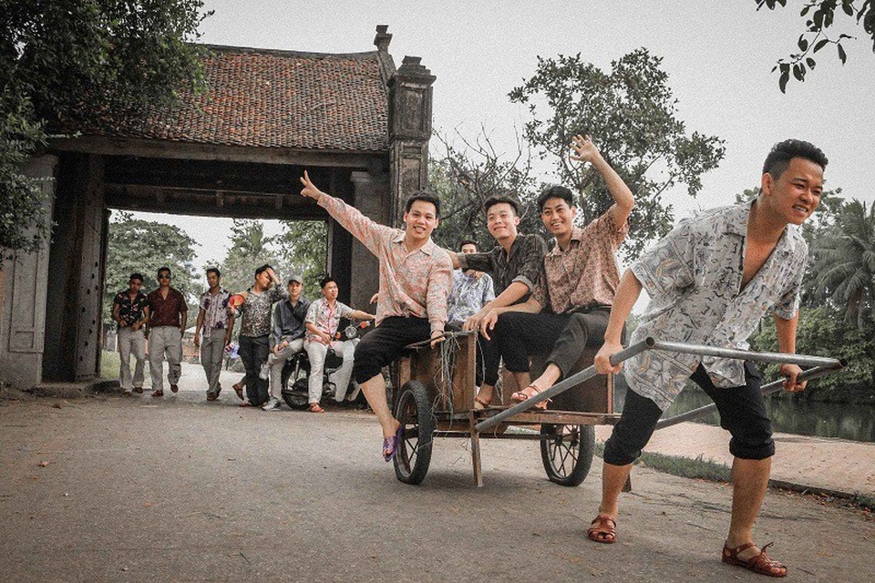 Thú vị bộ ảnh kỷ yếu phong cách thập niên 80 của sinh viên cảnh sát - 3 Thú vị bộ ảnh kỷ yếu phong cách thập niên 80 của sinh viên cảnh sát - 3