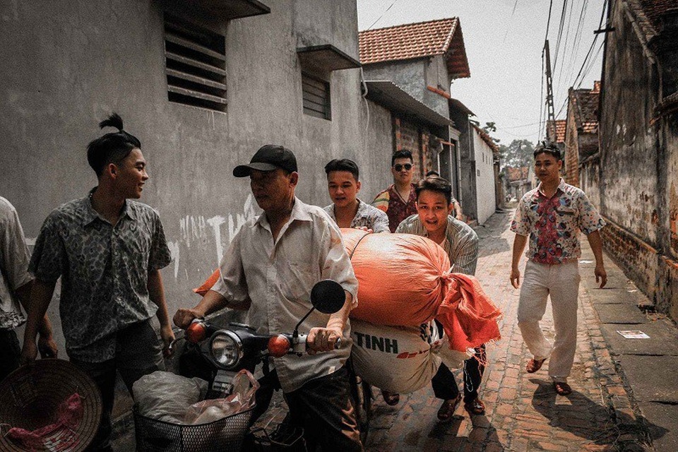 Thú vị bộ ảnh kỷ yếu phong cách thập niên 80 của sinh viên cảnh sát - 4 Thú vị bộ ảnh kỷ yếu phong cách thập niên 80 của sinh viên cảnh sát - 4