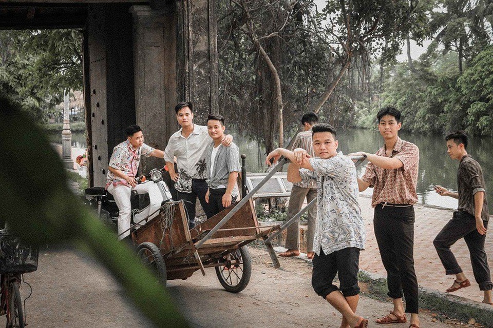 Thú vị bộ ảnh kỷ yếu phong cách thập niên 80 của sinh viên cảnh sát - 5 Thú vị bộ ảnh kỷ yếu phong cách thập niên 80 của sinh viên cảnh sát - 5