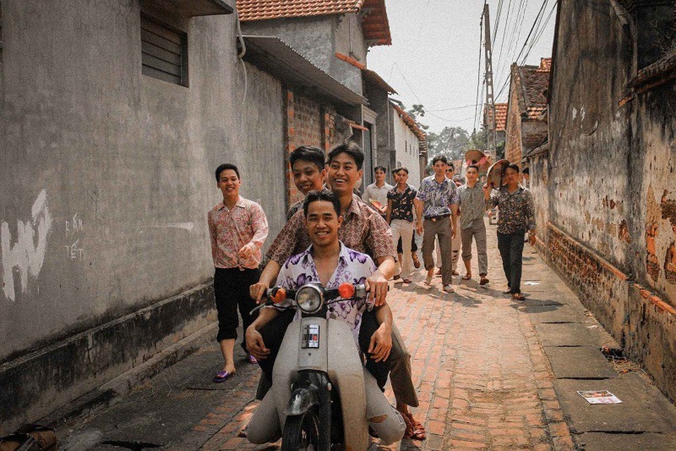 Thú vị bộ ảnh kỷ yếu phong cách thập niên 80 của sinh viên cảnh sát - 8 Thú vị bộ ảnh kỷ yếu phong cách thập niên 80 của sinh viên cảnh sát - 8