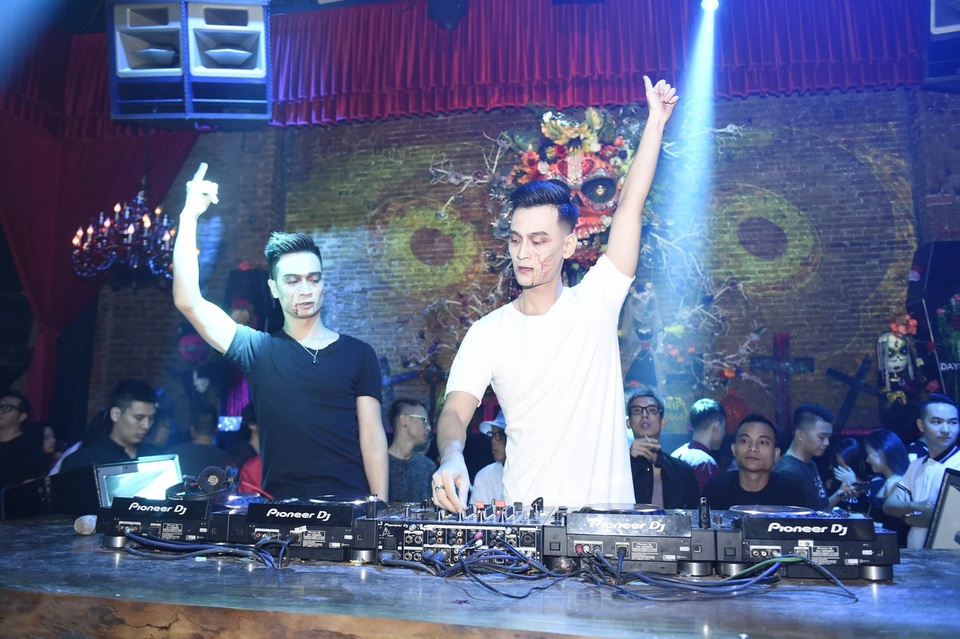 Slim V hóa thân thành chàng ma ca rồng Edward Cullen trong Halloween - 1 Slim V hoá trang trong lễ hội Halloween.