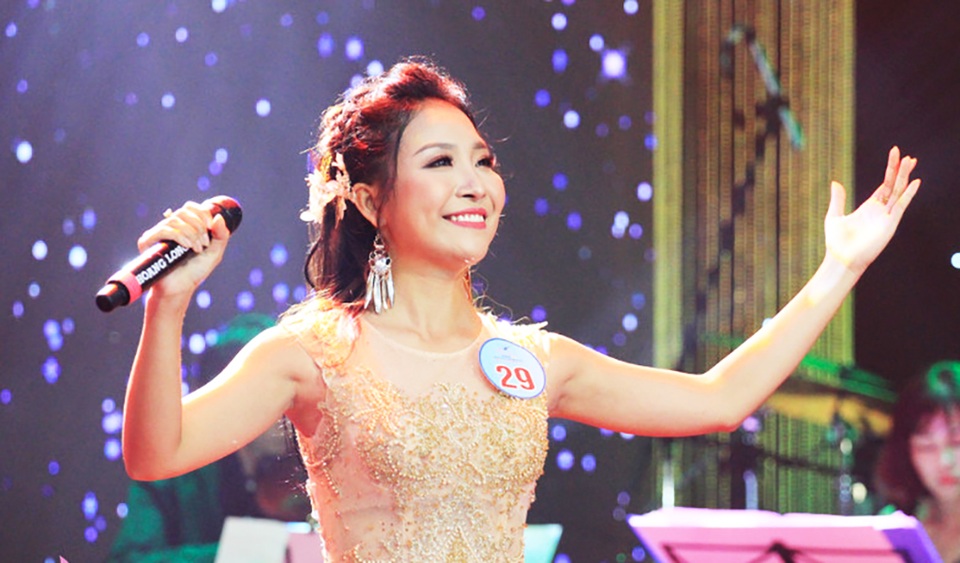 Ca khúc “Guồng nước quay” - Sáng tác: Hoàng Vân được thí sinh Hoàng Thị Lan Anh - SBD 29 đến từ Quảng Bình thể hiện.