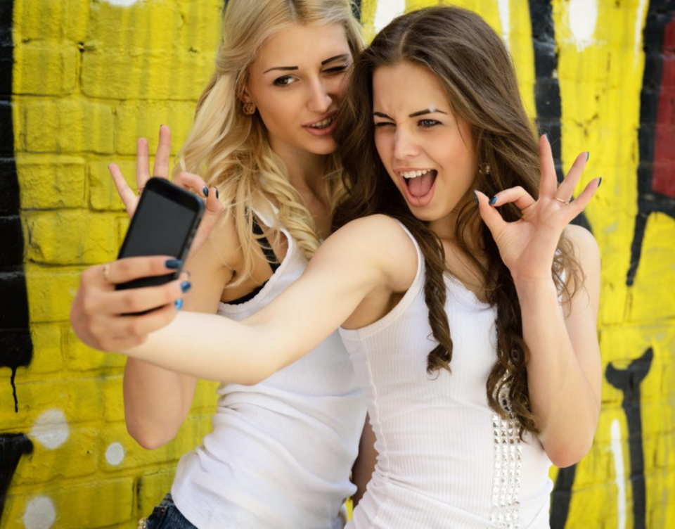 Tại sao giới trẻ Mỹ không thích dùng Facebook? - 2 Giới trẻ Mỹ ngày càng thích sử dụng Snapchat và bỏ rơi Facebook.