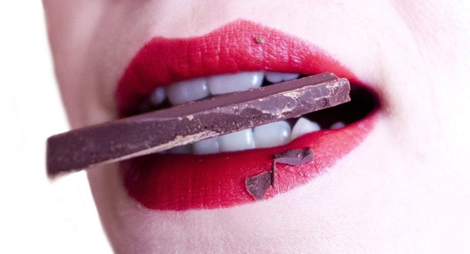 Các nhà khoa học: Chocolate cải thiện sex - 1 Chocolate và sex gửi tới não các hưng phấn tương tự như nhau.