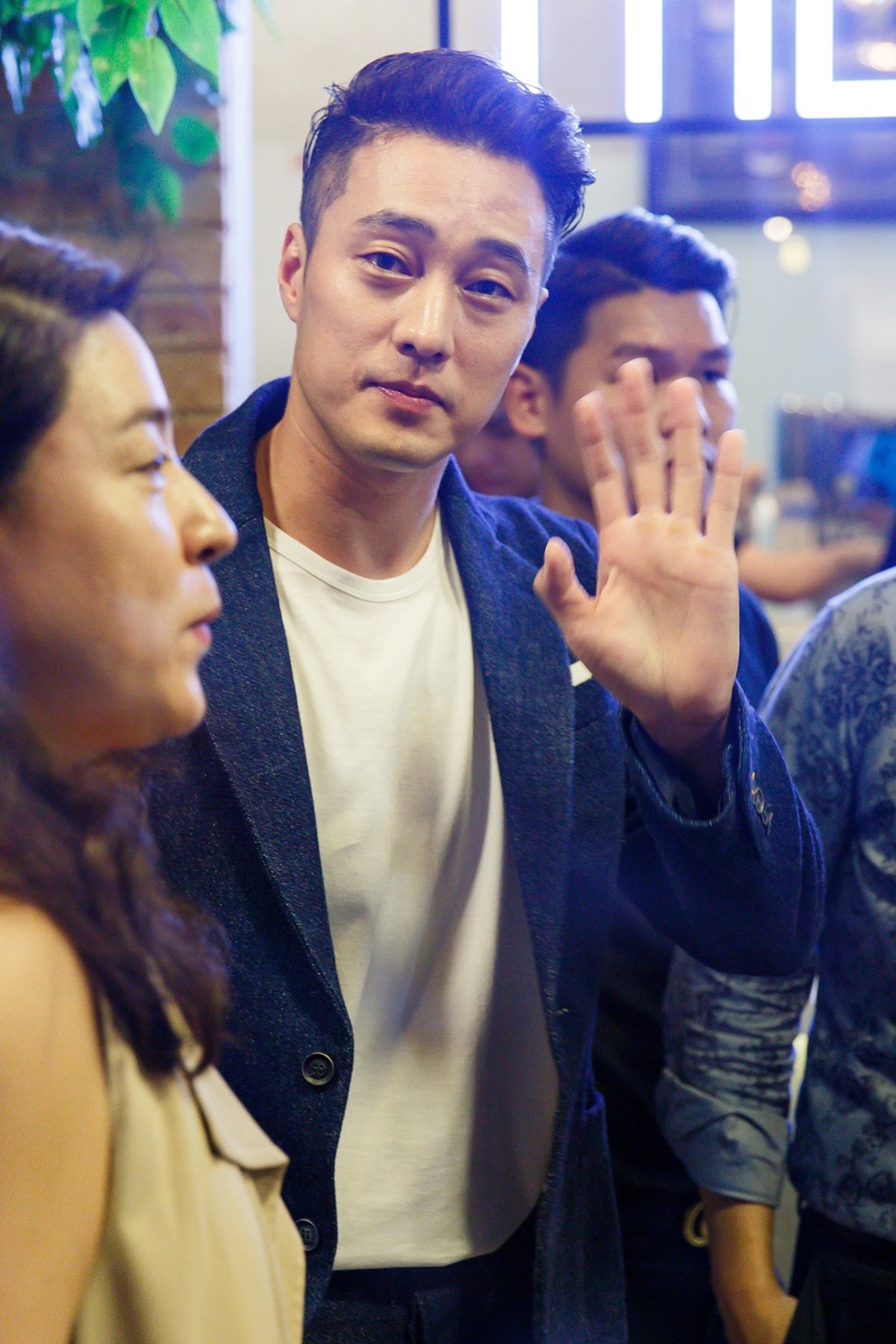 
Vào tối qua 22/11, ngôi sao Hàn Quốc So Ji Sub đã đến chung vui cùng Diệp Lâm Anh.

 
