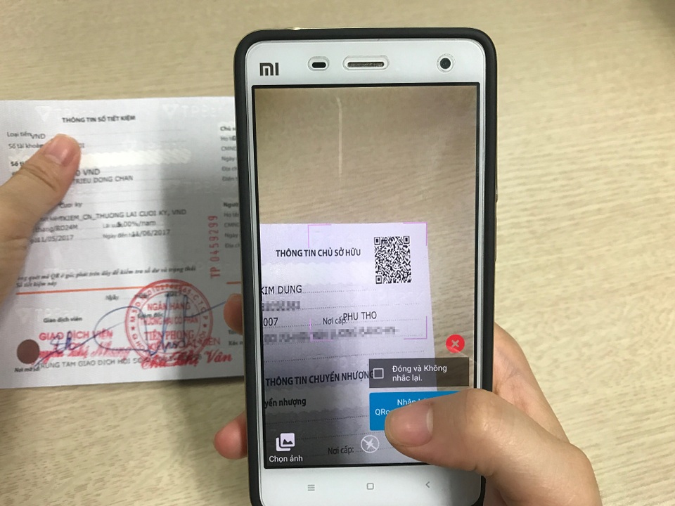 TPBank ứng dụng QR code để đảm bảo an toàn cho tiền gửi tiết kiệm của khách hàng - 2 Khách hàng có thể kiểm tra tình trạng của mọi sổ tiết kiệm và chứng thư bảo lãnh do ngân hàng phát hành qua QR Code trên eBank.