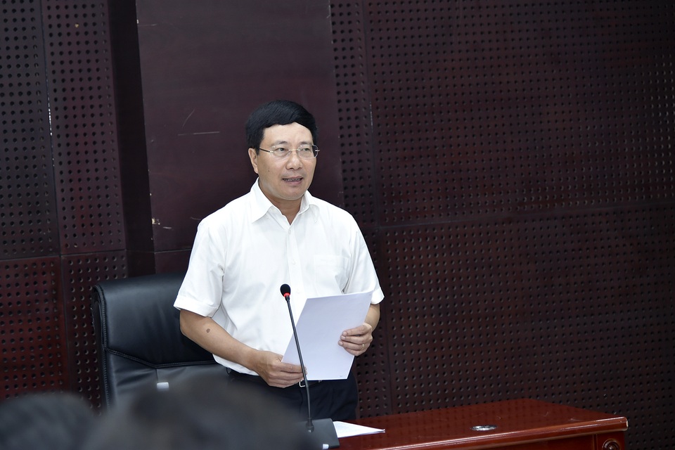 Phó Thủ tướng Phạm Bình Minh trực tiếp “sơ duyệt” Tuần lễ Cấp cao APEC - 6 Phó Thủ tướng Phạm Bình Minh yêu cầu phải chuẩn bị thật kỹ và chu đáo mọi công tác hậu cần, an ninh... Không để xảy ra bất cứ sai sót nào.