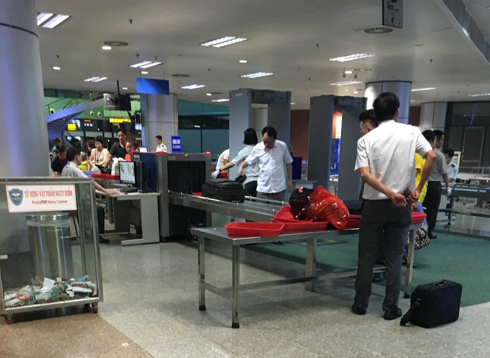 Hoạt động soi chiếu an ninh tại sân bay