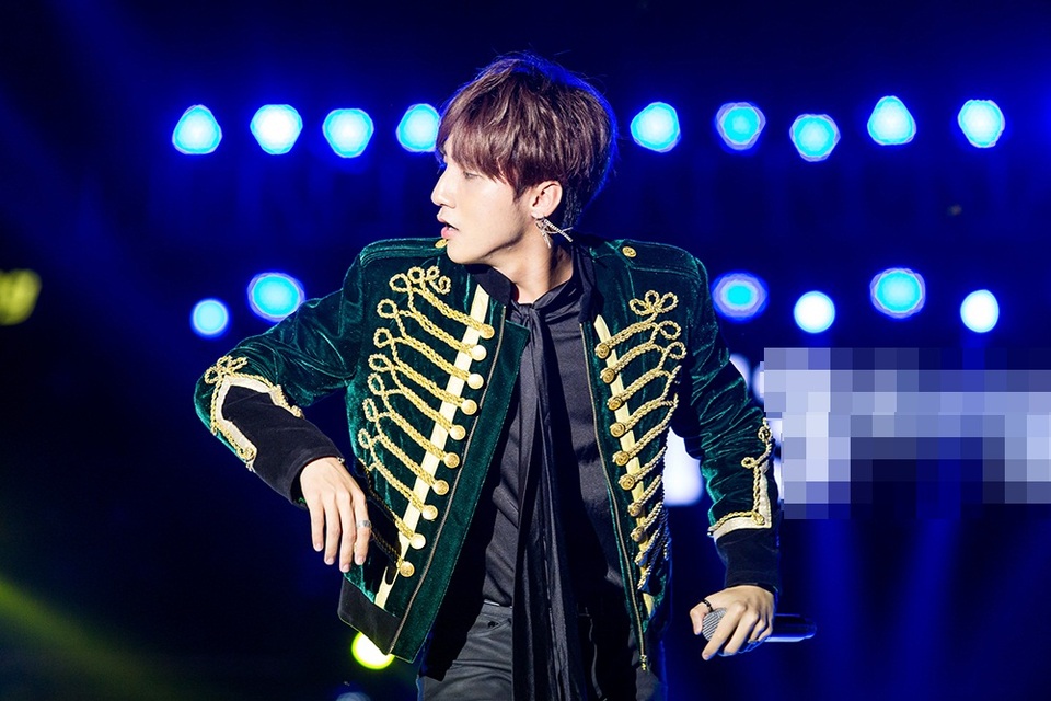 Được biết khán giả may mắn có cơ hội đứng chung sân khấu với Sơn Tùng lần này chính là fan ruột của nam ca sĩ đã theo anh suốt 4-5 năm qua từ bản hit đầu tiên “Cơn mưa ngang qua”.