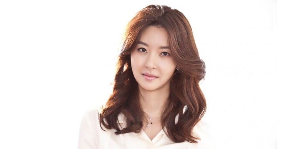 Nữ diễn viên xứ Hàn viết tâm thư sau khi chồng bị sát hại dã man - 1
Nữ diễn viên Song Seon Mi viết tâm thư bày tỏ tình cảm với người chồng quá cố, một tuàn sau khi anh bị đâm chết.