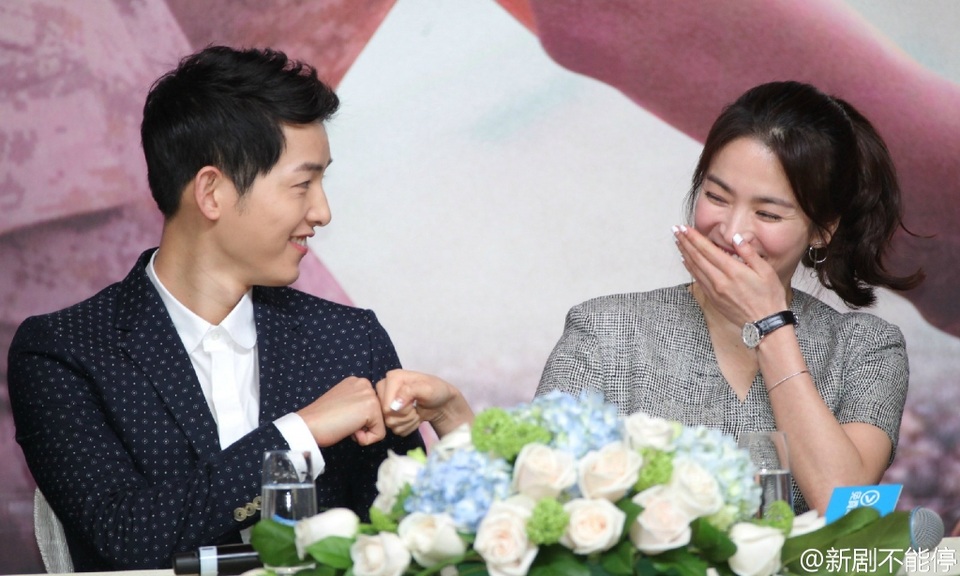 Vừa thông báo đám cưới, Song Hye Kyo và Song Joong Ki lộ ảnh hò hẹn - 13 Vừa thông báo đám cưới, Song Hye Kyo và Song Joong Ki lộ ảnh hò hẹn - 13