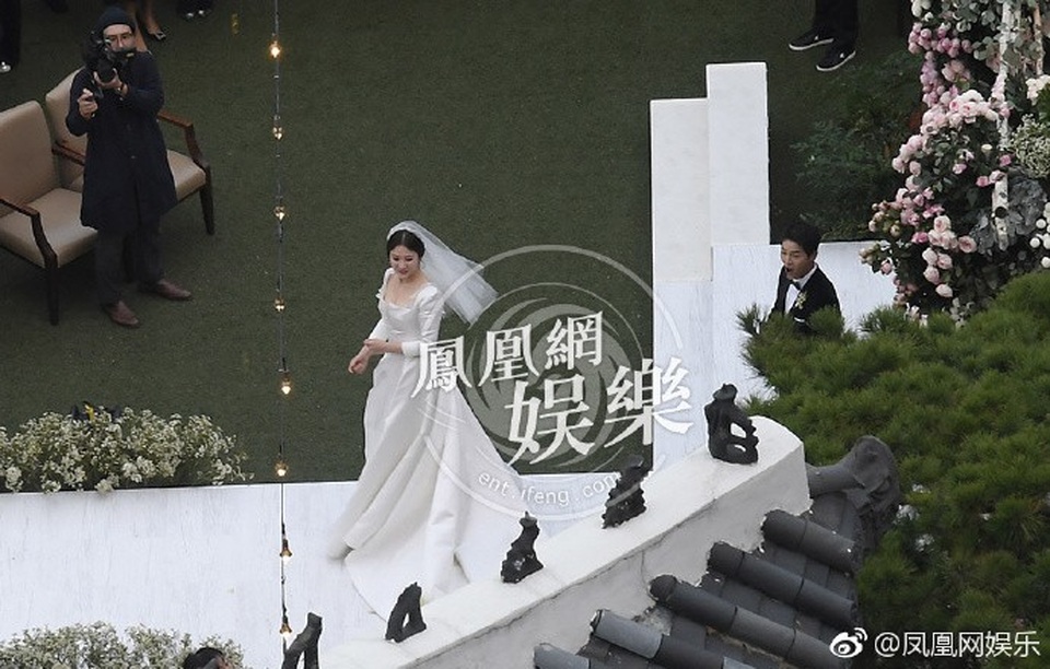 Song Joong Ki và Song Hye Kyo tung ảnh cưới đẹp như mơ sau đám cưới thế kỷ - 12 Song Joong Ki và Song Hye Kyo tung ảnh cưới đẹp như mơ sau đám cưới thế kỷ - 12
