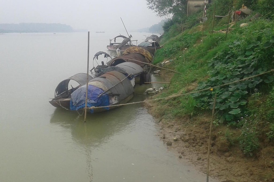 Những phận người chênh vênh trên dòng sông Lam - 1 Làng chài sau trận mưa tháng 4 hiu quạnh.