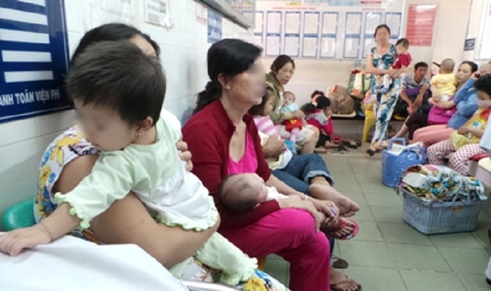 Hai thành phố lớn căng mình "chiến đấu" với sốt xuất huyết - 1
Sốt xuất huyết đã khiến gần 9.000 người trên địa bàn thành phố phải nhập viện trong 7 tháng qua.