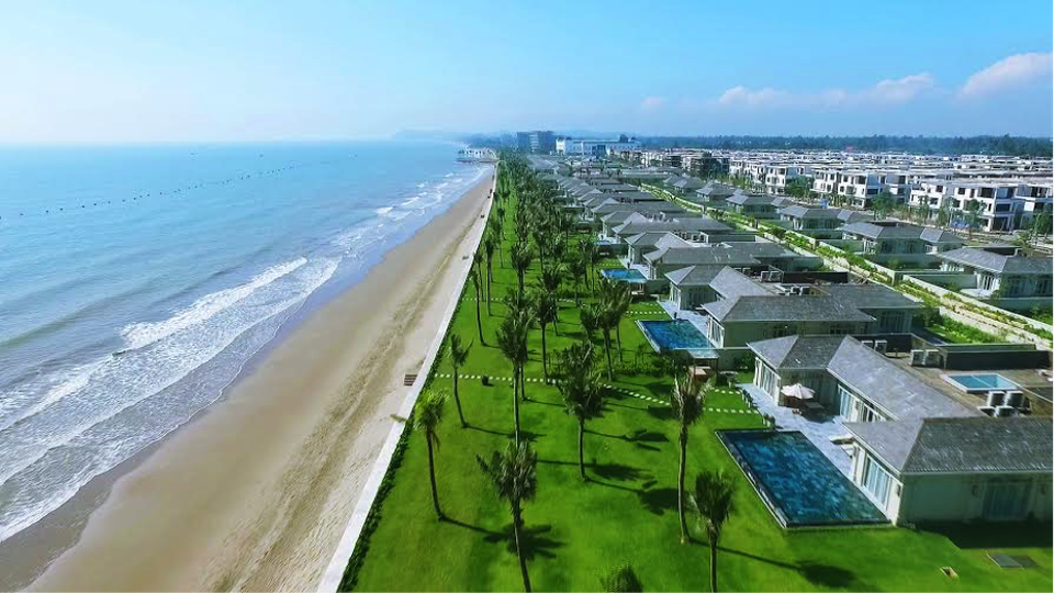 Sầm Sơn thăng hạng, giới đầu tư đổ xô săn BDS nghỉ dưỡng - 2 Quần thể FLC Sam Son Beach & Golf Resort hiện đại hóa hình ảnh du lịch Sầm Sơn, Thanh Hóa.