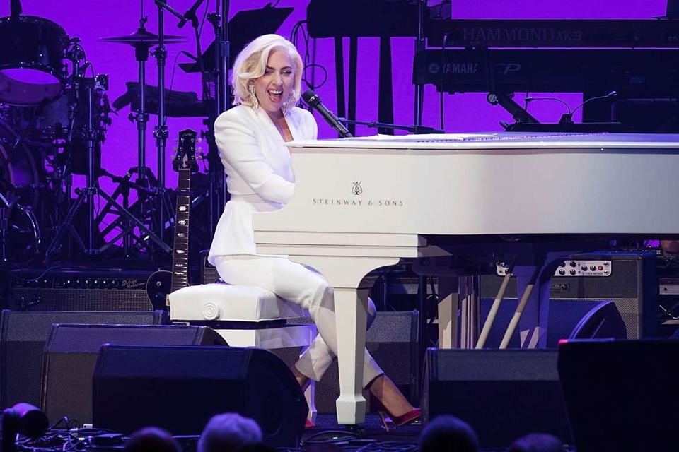 Những siêu sao nhận cát-sê không dưới 1 triệu đô la Mỹ - 8
Lady Gaga là một trong những ca sĩ nhận cát-sê cao nhất thế giới với số tiền bỏ túi cho một buổi diễn là khoảng 2 triệu USD.