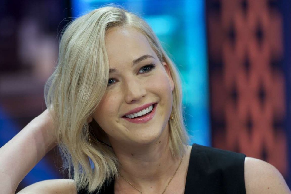 Những siêu sao nhận cát-sê không dưới 1 triệu đô la Mỹ - 13
Nữ diễn viên 27 tuổi, Jennifer Lawrence, là bằng chứng sống về việc tuổi tác không liên quan tới tài năng. Cô đã giành được vài giải Oscar và tích lũy một khoản không nhỏ trong ngân hàng dù còn khá trẻ. Với vai diễn trong The Hunger Games: Mockingjay Part 2 (2015), cô kiếm được hơn 15 triệu USD và hơn 20 triệu USD cho vai diễn trong Passengers (2016).