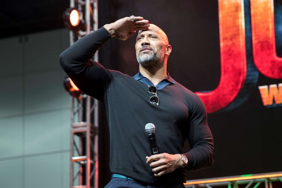 Những siêu sao nhận cát-sê không dưới 1 triệu đô la Mỹ - 21
Dwayne Johnson là một trong những ngôi sao Hollywood không ngại đề nghị những mức cát-sê khủng. Trung bình, anh kiếm được 14 tới 15 triệu USD cho một dự án anh tham gia.