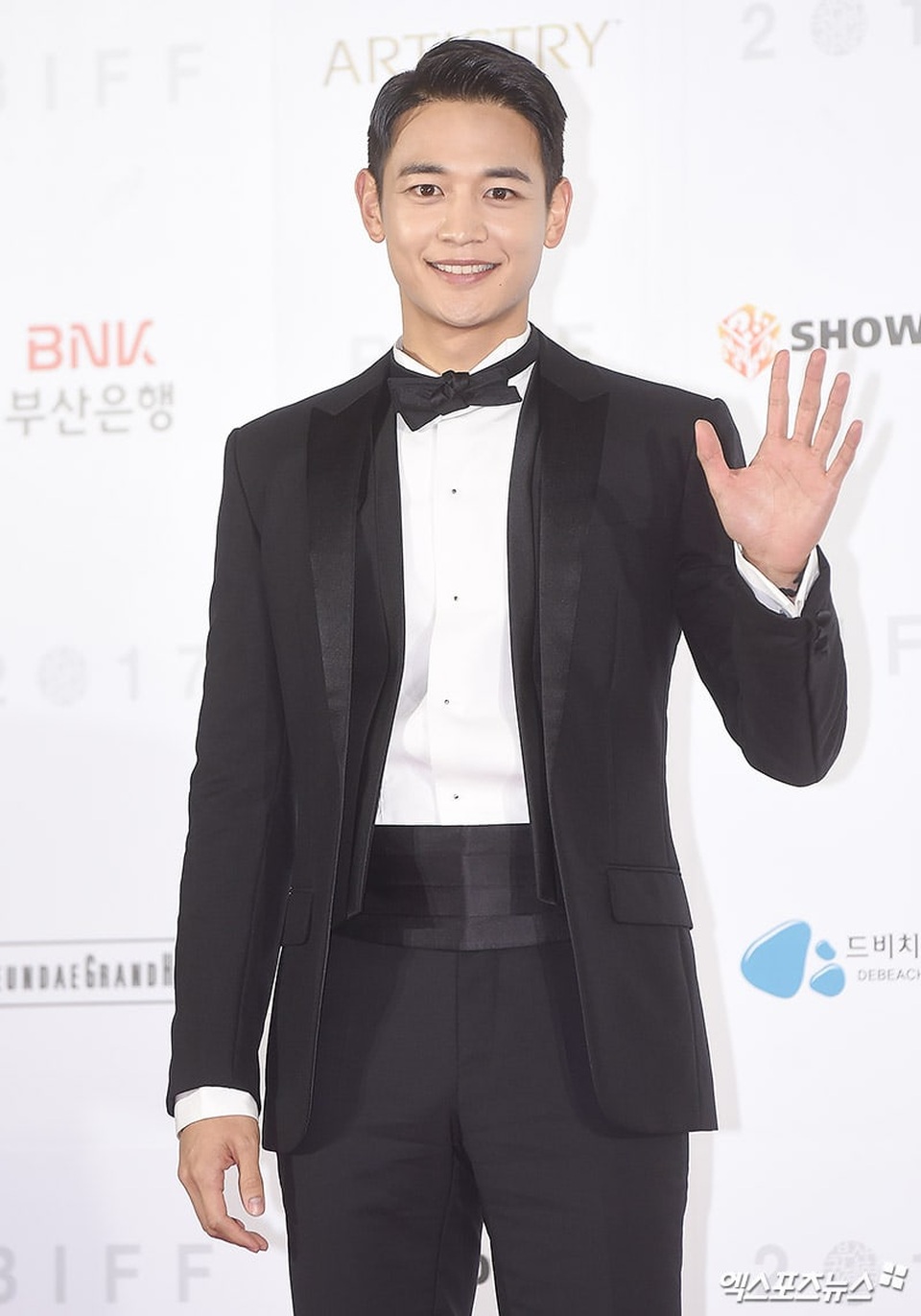 Mỹ nhân xứ Hàn hội tụ trong đêm khai mạc LHP quốc tế Pusan 2017 - 8
Nam diễn viên trẻ Choi Minho