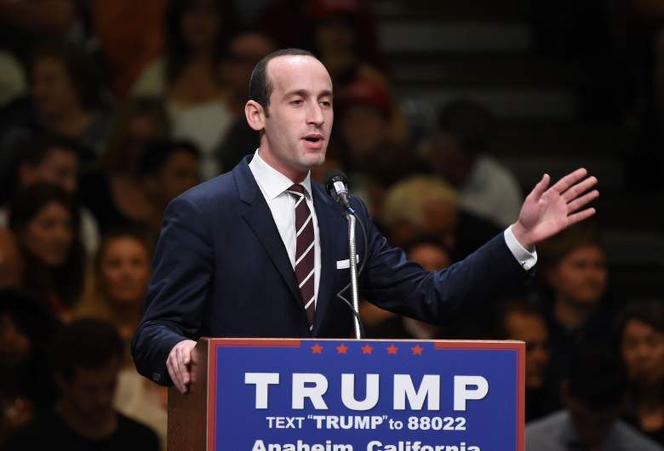 “Tác giả” lệnh cấm nhập cư chắp bút bài phát biểu về Hồi giáo cho ông Trump - 1 Ông Stephen Miller phát biểu trong một cuộc vận động tranh cử của ông Trump tại California năm 2016 (Ảnh: Getty)