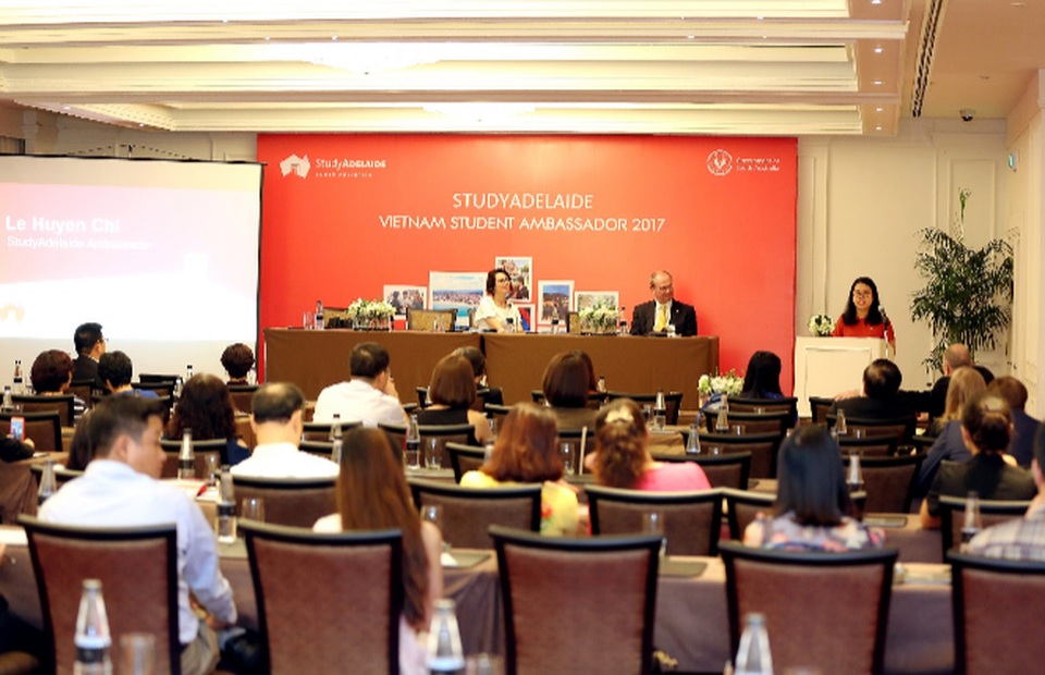 Đại sứ du học Úc Lê Huyền Chi: 3 lý do để yêu Adelaide - 2 Huyền Chi - Đại sứ sinh viên StudyAdelaide 2016, shia sẻ kinh nghiệm trong lễ phát động tìm kiếm đại sứ mùa 2, 2017.