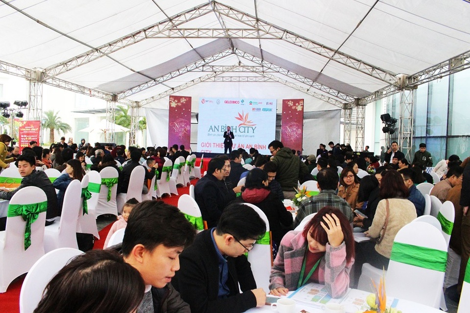 Hàng trăm khách hàng tham dự sự kiện “An Bình City – Cùng mua cùng ở” - 1 “Sự kiện An Bình City – cùng mua cùng ở” chật kín khách tham dự