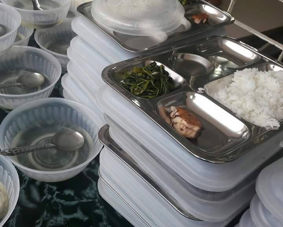 Nghi vấn trường “bớt xén” bữa ăn của học sinh: Ý kiến của Trưởng Phòng GD-ĐT TP Thanh Hóa - 2 Những suất ăn đơn sơ của học sinh trường tiểu học Điện Biên 2