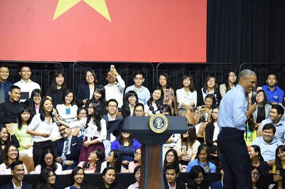 Rapper Suboi: “Tổng thống Obama đã truyền cảm hứng cho tôi” - 1 Hình ảnh cuộc trò chuyện giữa Tổng thống Obama và Suboi hồi tháng 5/2016 tại TP HCM.