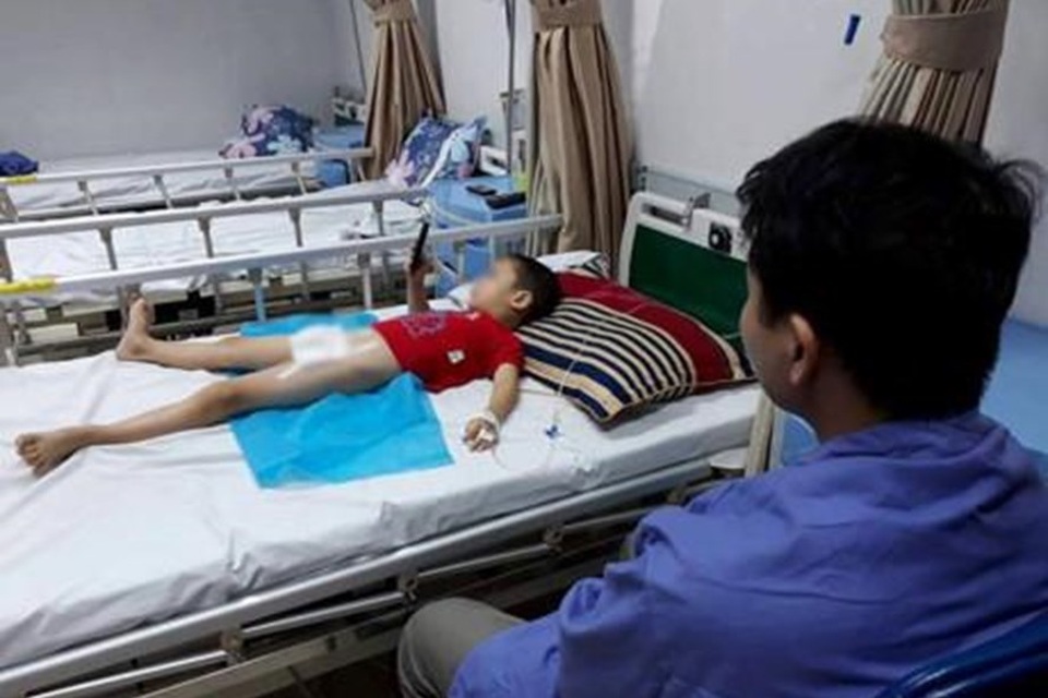 Vụ hàng loạt trẻ bị sùi mào gà: "Thủ phạm" là dụng cụ y tế của y sĩ Hoàng Thị Hiền - 1 Vụ hàng loạt trẻ bị sùi mào gà: "Thủ phạm" là dụng cụ y tế của y sĩ Hoàng Thị Hiền - 1