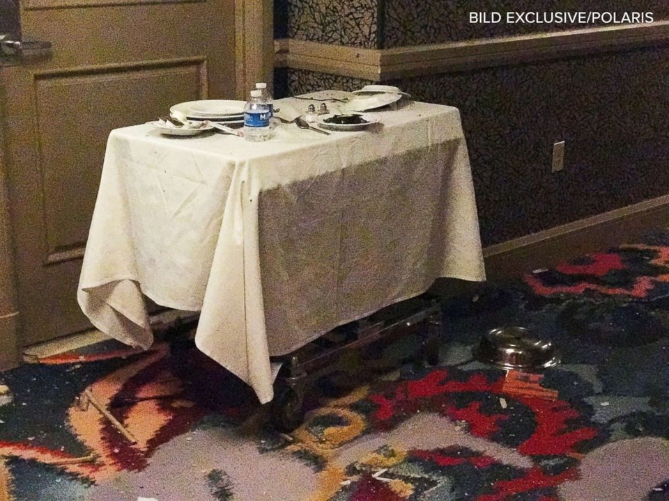 Vũ khí ngổn ngang bên trong "pháo đài" của kẻ xả súng ở Las Vegas - 4
Hung thủ đã thuê phòng từ cuối tháng 9. (Ảnh: Polaris)