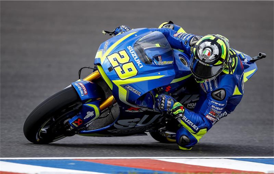 Chiếc GSX-RR của Suzuki hiện đang thi đấu tại MotoGP do tay đay đua A.Iannone cầm lái.