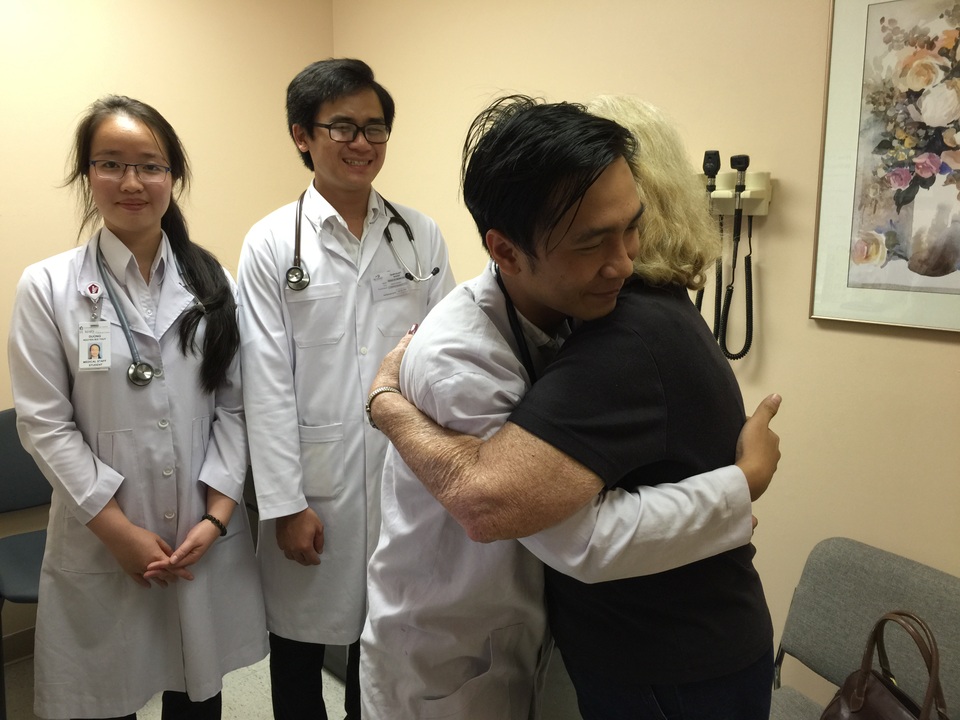 Khoa Y, ĐH Tân Tạo: Trao cơ hội hành nghề Y tại Mỹ - 2 Bác sĩ Mỹ chào đón sinh viên TTU tới thực tập.
