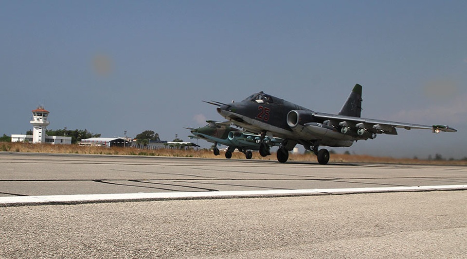 Bộ Quốc phòng Nga: IS sắp bị đánh bại hoàn toàn tại Syria - 1
Máy bay chiến đấu Su-25 cất cánh từ căn cứ Hmeimim tại Syria (Ảnh: Sputnik)