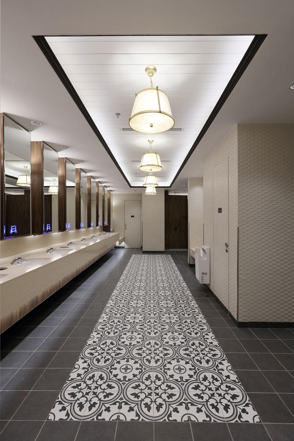 Nhà vệ sinh sang trọng trong nhà ga hành khách T4