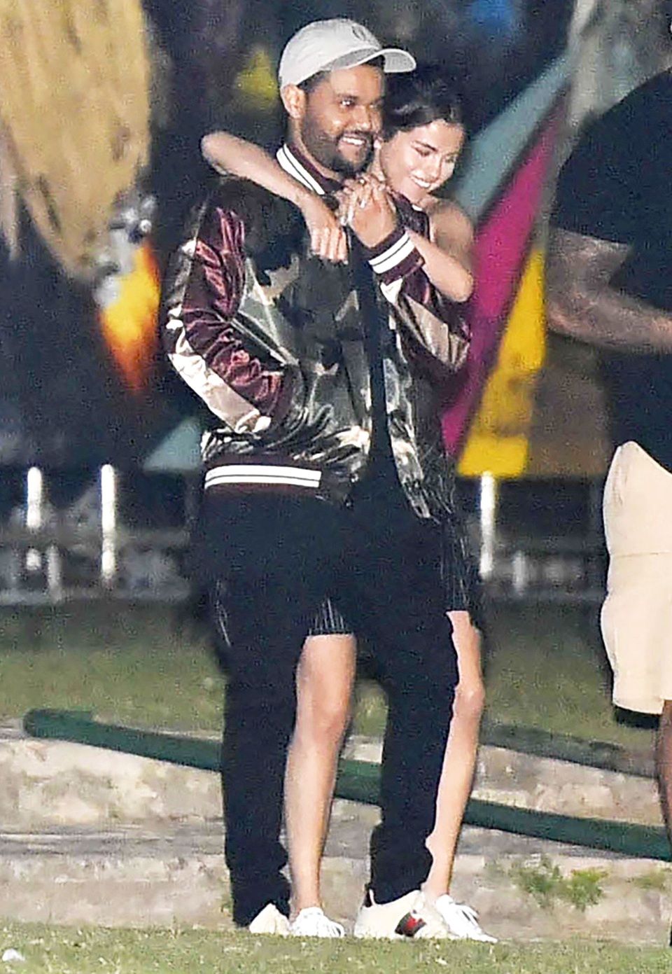 The Weeknd xóa hết ảnh Selena Gomez - 6
The Weeknd và Selena Gomez đều không bình luận về lý do mối quan hệ của họ tan vỡ