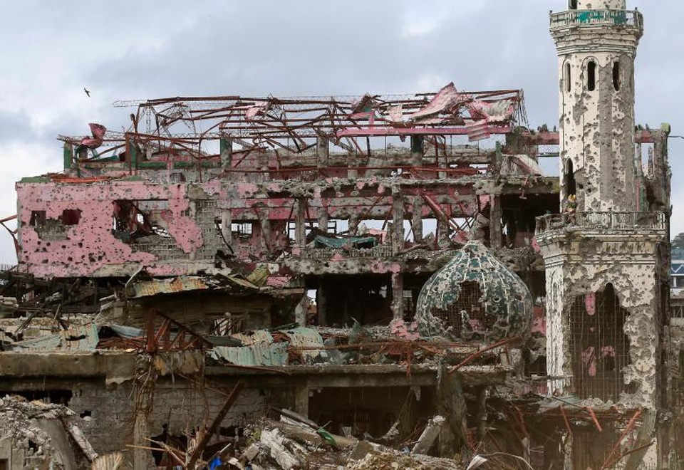Thế giới qua một năm nhiều biến động (2) - 6
Một nhà thờ ở thành phố Marawi của Philippines bị tàn phá do các cuộc giao tranh giữa quân đội chính phủ với phiến quân thân Tổ chức Nhà nước Hồi giáo tự xưng (IS).
